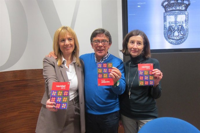 Sánchez Ramos, Ponga y González con el programa navideño de Oviedo para 2016.