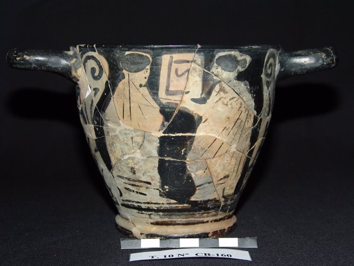 Una de las cerámicas griegas halladas entre los ajuares funerarios 