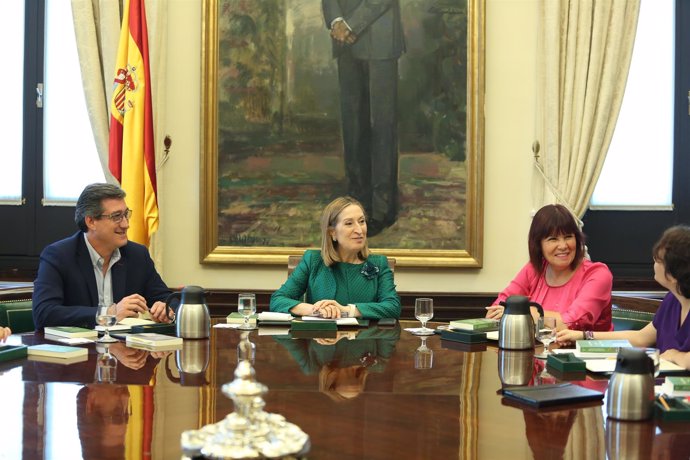 Ana Pastor preside la Mesa del Congreso de los Diputados