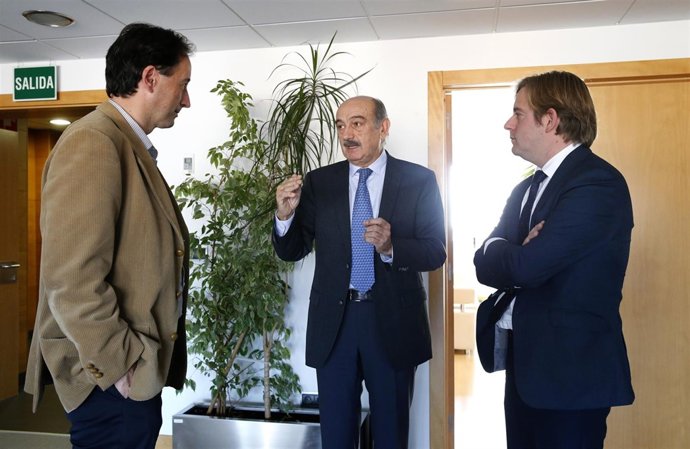 Despacho Del Consejero El Consejero De Obras Públicas Y Vivienda, José María Maz