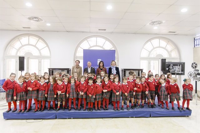 Un total de 50 menores del Colegio Altaduna visitan la Diputación.