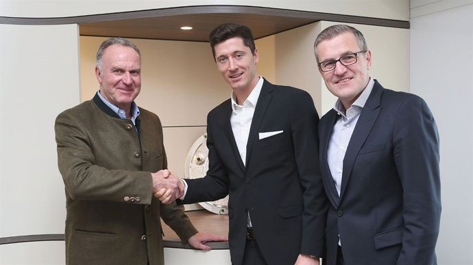 Rummenigge y Lewandowski sellan el acuerdo