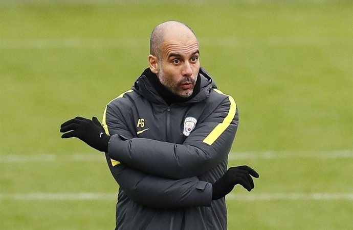 Pep Guardiola entrenando al Manchester City