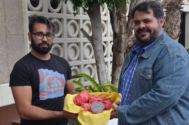 Simón Moreno y Antonio Hernández apuestan por la pitahaya grancanaria