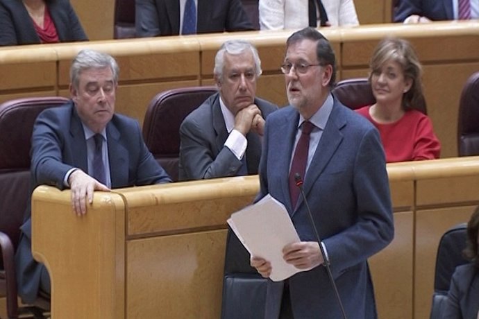 Rajoy pide a Puigdemont huir de los "extremistas"