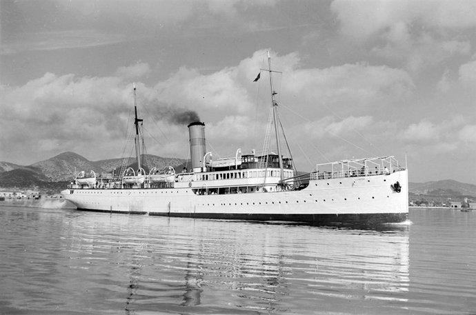 Primeros barcos de Trasmediterránea