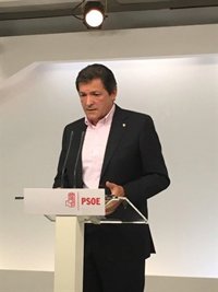Javier Fernández dice que el PSOE no puede hacer su congreso "en carne viva" porque sería "echarle sal a las heridas"