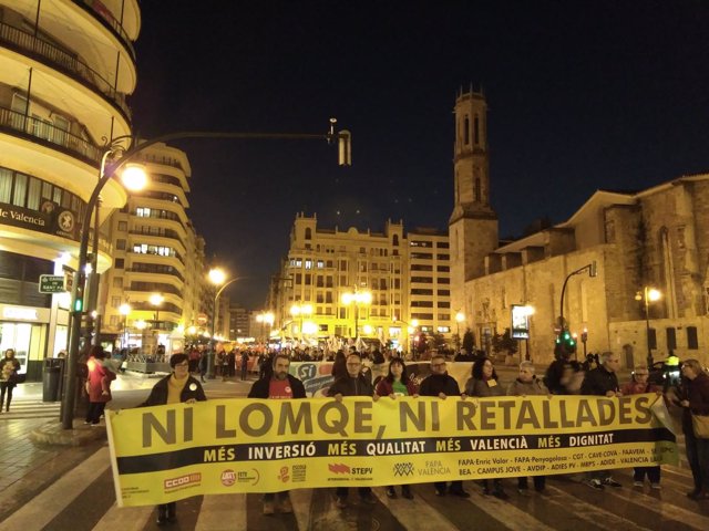 La manifestación ha recorrido el centro de Valencia tras un mes de Gobierno