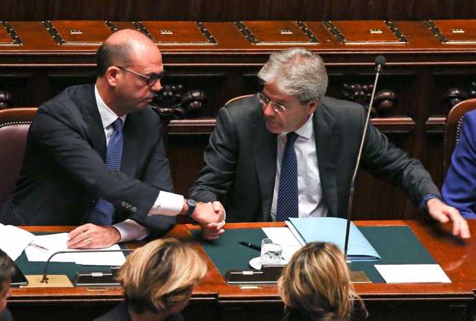 El primer ministro italiano, Paolo Gentiloni, y el ministro Alfano