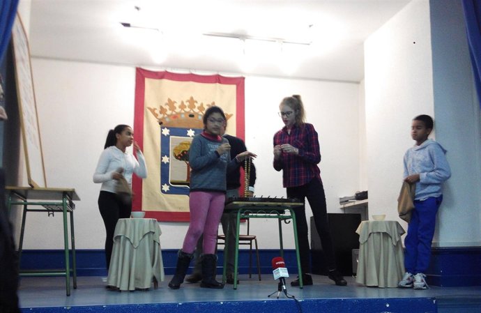 Los niños de la Residencia de San Ildefonso ensayan para el sorteo de Navidad