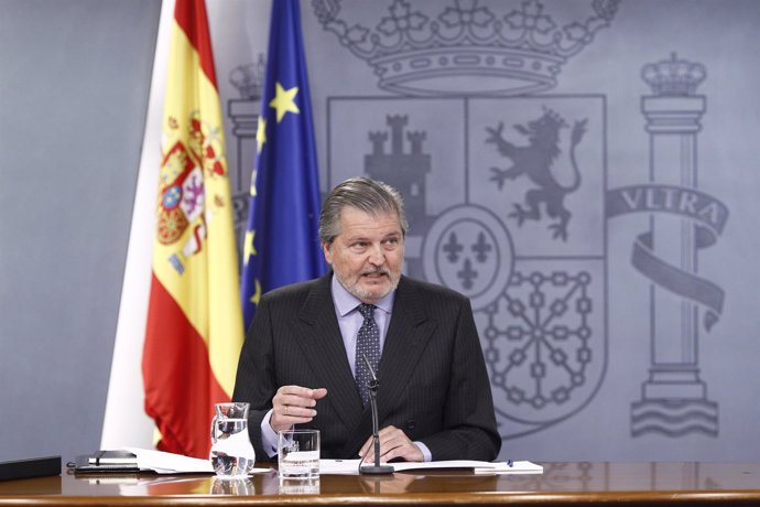 Rueda de prensa de Méndez de Vigo tras el Consejo de Ministros