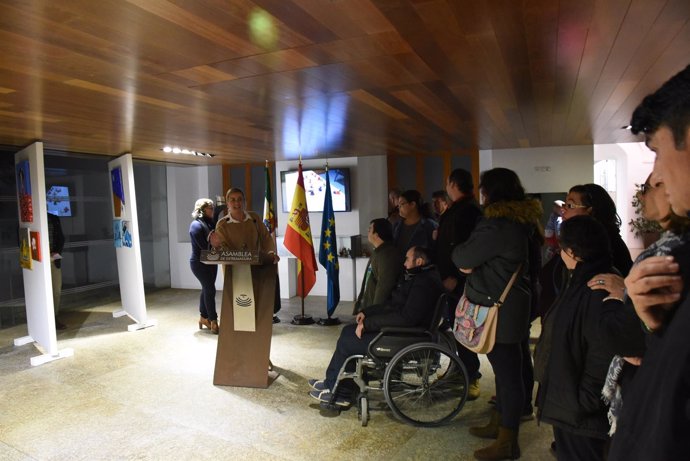 Asamblea De Extremadura. Np Exposición Apnes.