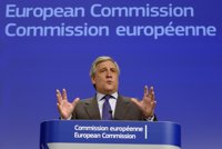El PPE elige al excomisario Antonio Tajani como candidato para relevar a Schulz