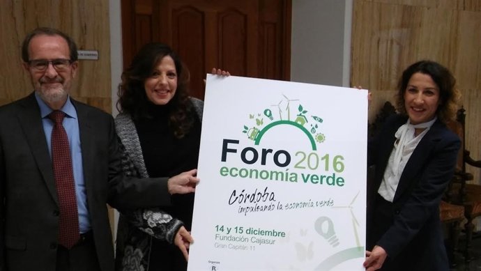 Téllez, entre Pozuelo y Gordejo, durante la presentación del foro