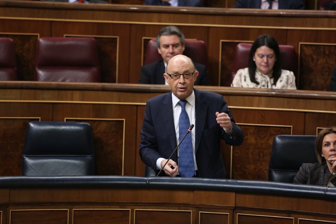 Cristóbal Montoro en la sesión de control al Gobierno en el Congreso