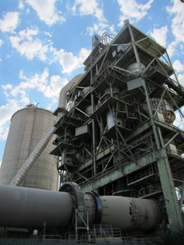 Cementera Lafarge, industria, comercio, exportaciones, empresa.