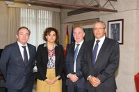 Sindicatos médicos proponen a Montserrat aumento de plantillas y recursos y poder jubilarse a los 70