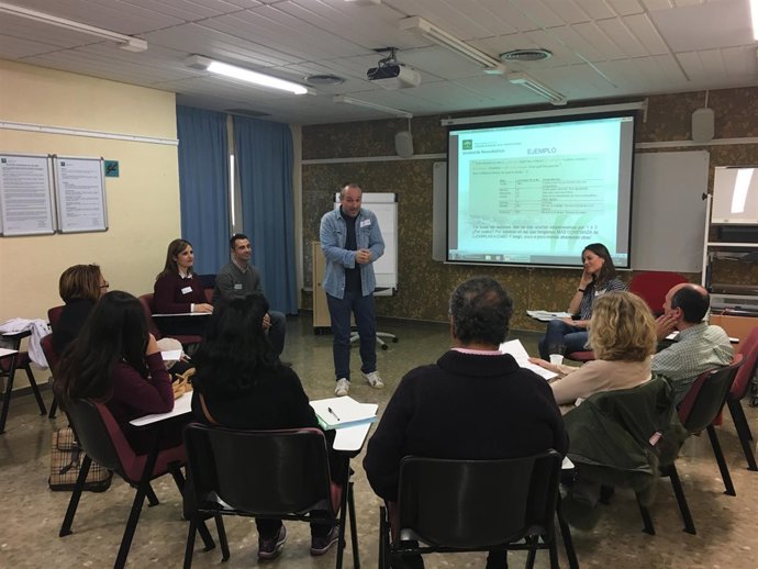 Escuela de Pacietnes para personas con enfermedad renal crónica 