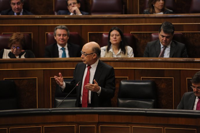 Cristóbal Montoro en la sesión de control al Gobierno en el Congreso