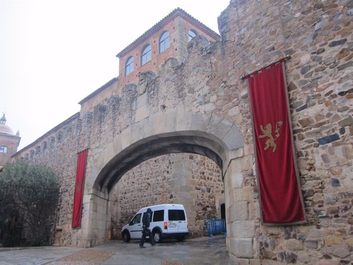 Decoración de Juego de Tronos en el casco histórico de Cáceres