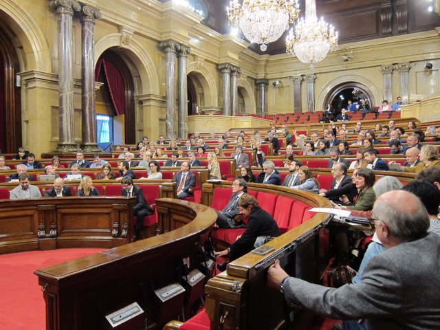 Votación en el pleno del Parlament