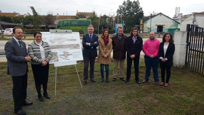 El delegado de la Junta en Huelva, Francisco Romero, en accesos al Rocío.