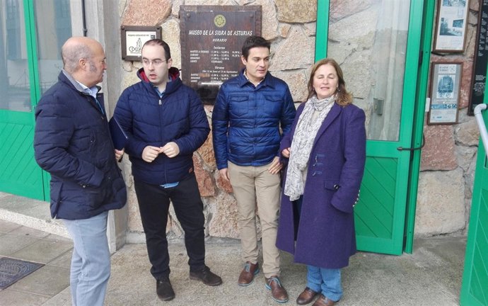 Diputados del PP de Asturias en el Museo de la Sidra