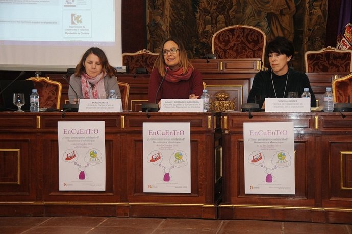 Guijarro (centro), durante la inauguración del encuentro