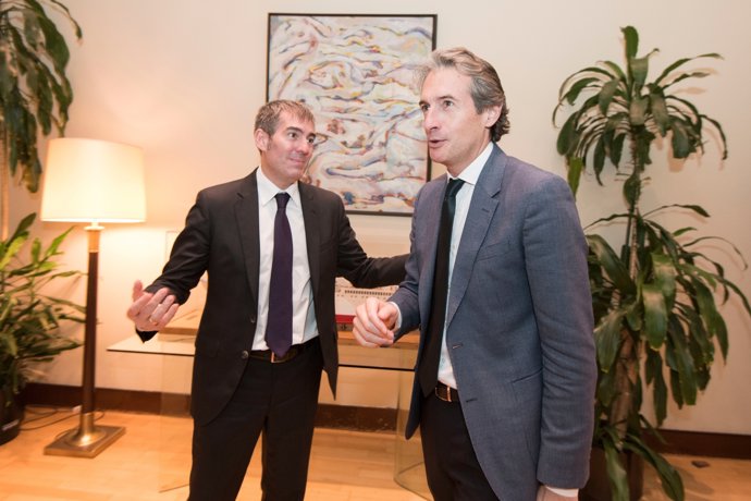 El presidente canario, Fernando Clavijo, con el ministro de Fomento De la Serna