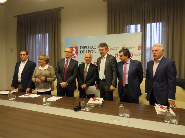 Firma de convenios con los grupos de acción local de León