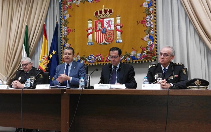 Antonio Sanz, Miguel Briones y mandos policiales