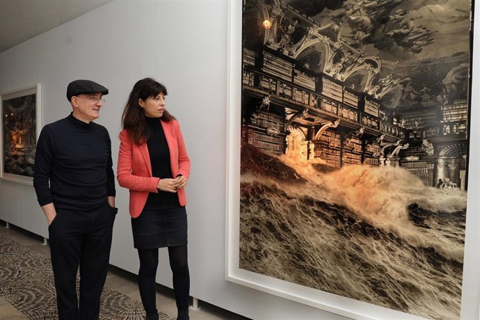 Genovés (I) y Ana Redondo (D)                   