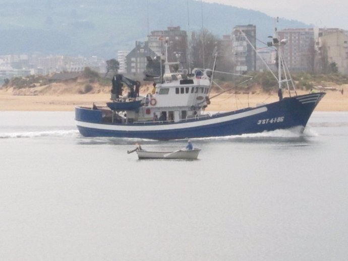 Pesquero En Santoña, Pesca