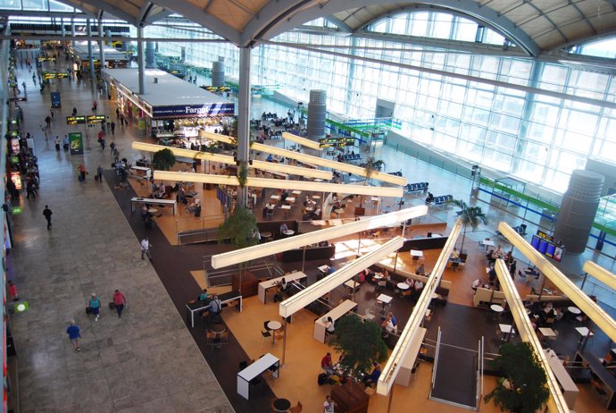 Interior de las instalaciones del aeropuerto de l'Altet
