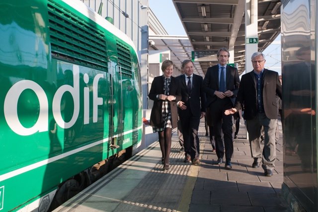 El ministro ha vistiado la estación de Sagunto con la consellera y el alcalde