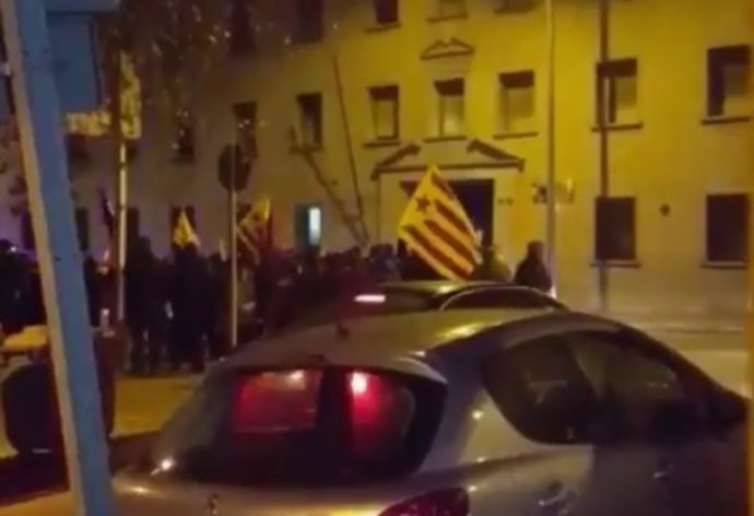 AUGC condena el hostigamiento de independentistas catalanes en un cuartel