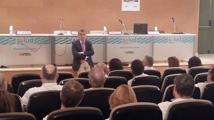 Celaya se reúne con profesionales del Hospital San Jorge de Huesca