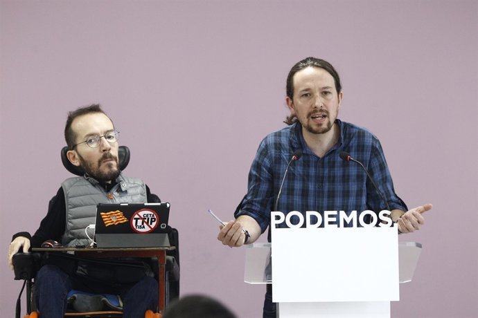 Pablo Iglesias y Pablo Echenique en rueda de prensa