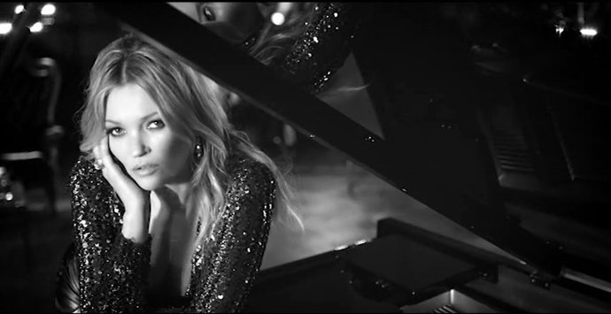 Kate moss en el videoclip the wonder of you