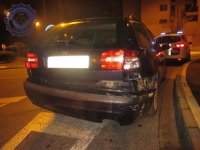 Un coche cuyo conductor duplica la tasa de alcohol se sale de la vía y choca con tres más