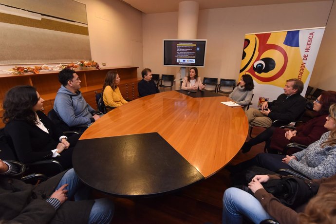 María Rodrigo con los participantes del nuevo taller de empleo