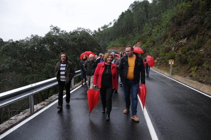 Inaugurada la carretera de Las Mestas en Cáceres