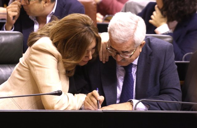 Susana Díaz y Manuel Jiménez Barrios durante el debate parlamentario