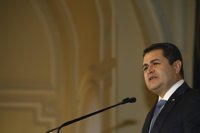 El máximo órgano electoral de Honduras inscribe al presidente Hernández como precandidato