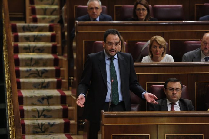 Antonio Hernando en la sesión de control al Gobierno en el Congreso