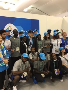 Ban Ki Moon con el equipo olímpico de refugiados
