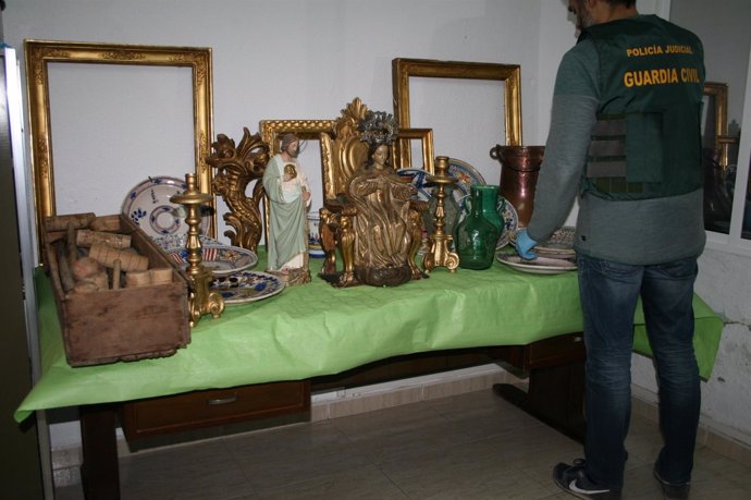 Antigüedades recuperadas por la Guardia Civil en Sevilla