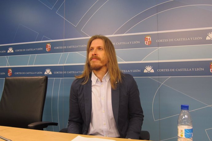 Pablo Fernández antes de la rueda de prensa