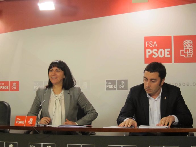 La diputada del PSOE Elsa Pérez y el alcalde de Llanera, Gerardo Sanz