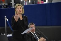 La UE dice que no expulsará inmigrantes a la fuerza tras su acuerdo de cooperación con OIM